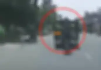 Video Bajing Loncat Jarah Truk di Siang Bolong, Nyawa Pengendara Mobil Perekam Pencurian Terancam
