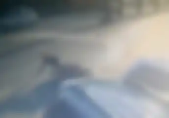 Video Detik-detik Pengendara Kawasaki Z250 Terpelanting, Ban Selip Motor Rebah di Aspal   