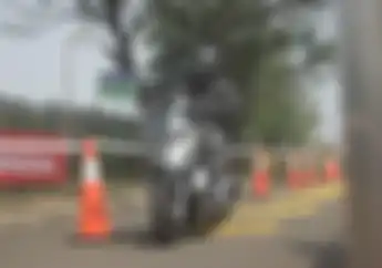 Video First Ride Honda ADV 150, Gak Goyang Libas Barisan Speed Trap