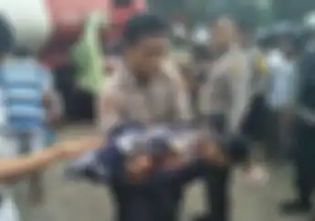 Memilukan, Gara-gara Kurang Perhitungan Satu Keluarga Tewas Terlindas Truk Tangki