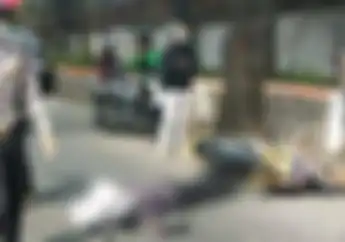 Ngeri, Gagal Nyalip dari Kiri, Pemotor Senggol Badan Truk dan Tewas Terlindas