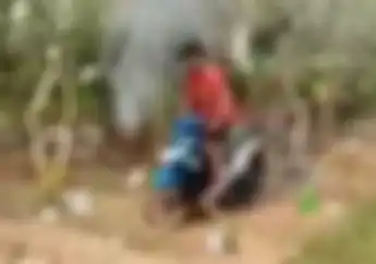 Gak Habis Pikir, Video Detik-detik Pemuda Sengaja Trabas Makam-makam di TPU Naik Motor