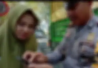 Pasrah, Video Ibu-ibu Kena Tilang Gara-gara Belum Bayar Pajak Motor