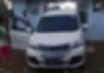 Setelah Motor Trail, Kali Ini Giliran Mobil Masuk Makam, Katanya Diajak Sesosok Orang Tua