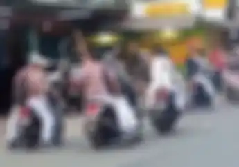 Seperti Geng Motor Acungkan Celurit Naik Yamaha NMAX dan Honda BeAT Pelajar Siap Tawuran