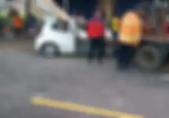 Atap Honda Brio Terangkat Hantam Bus AKDP, 2 Tewas Terjepit Bodi Mobil, Pemotor Ketakutan
