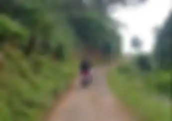 Video Skutik Adventure Honda ADV150 Digas Naik Gunung Ciremai Ringan Melibas Jalan Tanah
