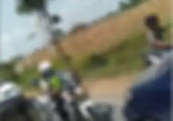 Video Daihatsu Xenia Main Serobot, Langsung Tunduk Dihadang Yamaha Scorpio Z