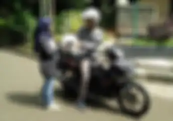 Street Manners: Boncenger Tanpa Helm Bukan Cuma Ditilang, Dendanya Bisa Dua Kali Lipat