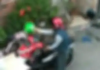Sudah Diteriaki dan Direkam, Seorang Maling Tetap Nekat Beraksi di Siang Bolong, Motor Driver Ojol Dicuri