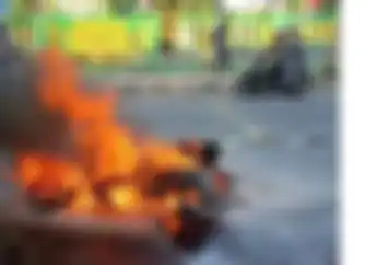 Bikin Geger Satu Kosan, Pria Bakar Motor Mantan Pacarnya Karena Diputusin