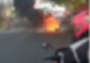 Video Alun-alun Tasik Geger, Ludes Motor Terbakar Diduga Akibat Handphone Yang Disimpan dalam Bagasi