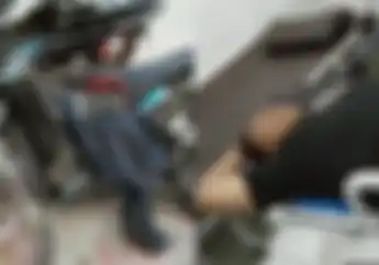 Tragis, Driver Ojol Terkapar di Jalanan, Honda Revo Hancur Ditendang Jambret