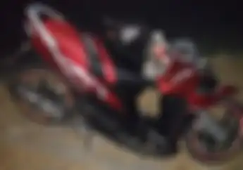 Warga Kaget, Yamaha Mio Terlipat Bagian Depan Hantam Truk Bermuatan Tebu, Dikira Jalan Sepi