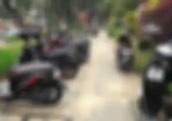 Pejalan Kaki Geram, Pelantikan Anggota DPRD DKI Jakarta Trotoar Dipenuhi Parkir Motor