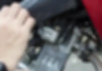 Sering Disepelekan, Tonton Video Mengecek Busi Motor Injeksi yang Benar
