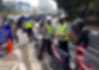 Terjaring Razia Operasi Patuh 2019 Pemotor Tewas Memar-memar Setelah Berkelahi Dengan Polisi