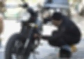 Kenapa Tiba-tiba Muncul Bau Gosong di Motor? Gak Usah Panik Simak Video Berikut Ini