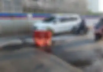 Pemotor Wajib Waspada, Jalur Kalimalang Sering Becek