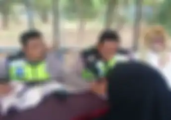Heboh Polisi Razia Motor Bersama Kuntilanak, Ternyata Maksudnya Mulia