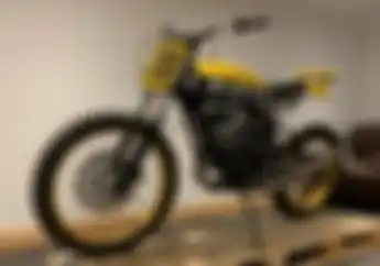 Awalnya Cuma Pasang Ban Motocross, Yamaha RD350 Ini Malah Kebablasan Jadi Flat Tracker