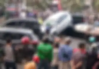 Bintaro Lumpuh, Kecelakaan Beruntun Bikin Macet Total, Pemotor Bingung Cari Jalan