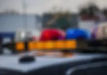 Sering Bikin Silau Pemotor, Ternyata Warna Lampu Rotator Enggak Bisa Sembarang Dipasang di Mobil