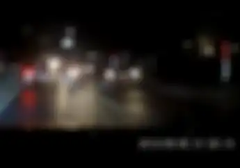 Sok Jagoan, Video Oknum Rombongan Pemotor Berseragam Hitam Hajar Spion Mobil, Netizen Geram
