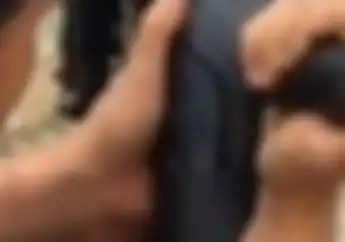 Kreatif Banget, Video Cewek Jago Membatik Ban Motor Gundul, Ban Tanpa Kembangan Berubah Seperti Baru