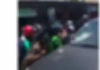 Sadis, Video Toyota Fortuner Dihentikan Paksa Oleh Warga dan Ojek Online, Ini Penyebabnya