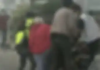 Mendadak Lemas, Pemotor Wanita Nyaris Tumbang Gara-gara Kabut Asap di Dumai
