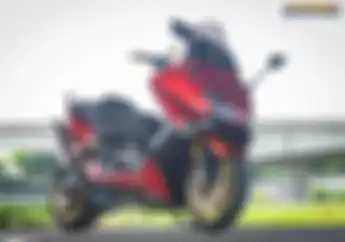 Tampil Mewah dan Sporty, Yamaha TMAX Ini Pasang Aksesoris Branded Dengan Paduan Warna Merah dan Emas