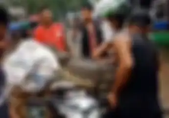 Gokil, Video Seekor Buaya Sepanjang 1,5 Meter Diangkut Naik Yamaha Jupiter Z