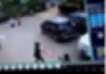 Terekam Kamera CCTV, Maling Motor yang Kegep Saat Beraksi Langsung Todongkan Pistol ke Korban