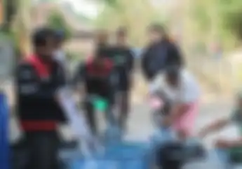 Warga Sragen Tersenyum,  Komunitas Motor Solo Suzuki Satria Club Bantu Salurkan Air Bersih