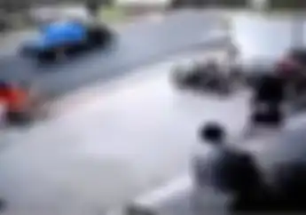 Naas, Video Balita Plintir Gas Motor Matic Tersambar Truk Tapi Anehnya Selamat