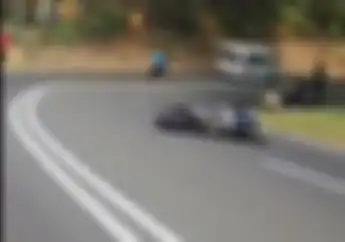 Video Pemotor Yamaha MX King 150 Lowside, Pesepeda Kopassus Bantu Evakuasi Korban