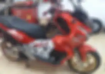 Baru Ada, Kekar dan Kokoh Pelek Yamaha NMAX RCB Dipasang di Honda ADV150