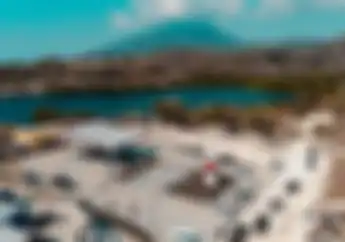 Menghadap ke Laut, Ini Pom Bensin Pertamina Terindah di Indonesia yang Dikelilingi Tiga Pegunungan