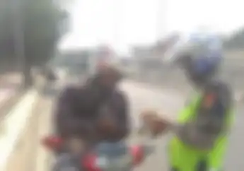 Terhubung Langsung ke Internet, Berapa Lama Baterai Kamera Portabel di Seragam Polisi Bisa Bertahan?