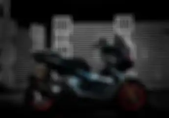 Modifikasi Hedon Honda ADV150, Pelek Marchesini Sampai Knalpot Akrapovic