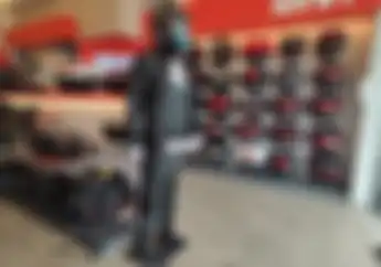 Jangan Salah, Berikut Cara Merawat Jas Hujan Bukan Dilipat Sekecil Mungkin