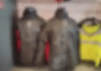 Cara Merawat Jas Hujan Motor Bukan Dijemur di Bawah Sinar Matahari Langsung, Ini Alasannya