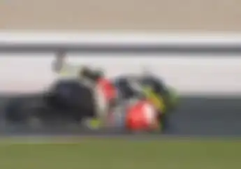 Ajaib! Video Cal Crutchlow Jatuh dan Terseret Motor di Tes Pra Musim MotoGP 2020, Langsung Bangkit