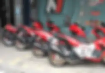 Modifikasi Keren, 4 Motor Tapi Satu Livery RCB Alias Racing Boy