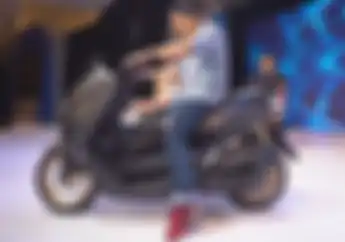 Bikin Penasaran, Bikers Tinggi 165 cm Bakal Jinjit Naik Yamaha All New NMAX 2020?