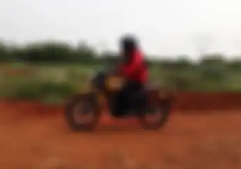 Ini Alasan Teknis Posisi Riding Kawasaki W175TR Lebih Nyaman dari W175 Biasa