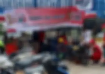 Asyik Banget, Korban Banjir Cuma Foto Motor, Ganti Oli Gratis di Posko Pertamina