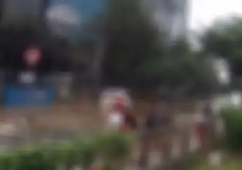 Pemotor Waspada Banjir, Jakarta dan Sekitarnya Dilanda Hujan, Berikut Prediksi BMKG Hari Ini