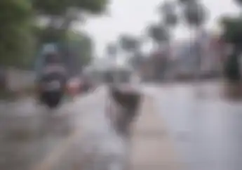 Waspada, Bikers yang Terpaksa Beraktivitas di Luar Rumah, BMKG Prediksi Hujan Lebat Disertai Angin Hari Ini